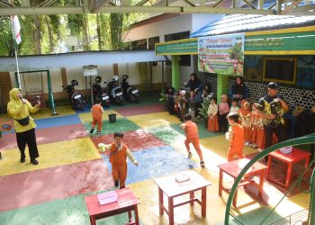 Keceriaan Siswa TK Kartika V-25 di Hari Terakhir MPLS Bersama Prajurit TNI