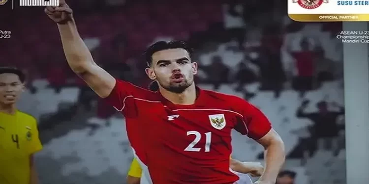 6 Gol Jens Raven, Sosok Mengerikan di Kotak Penalti Lawan