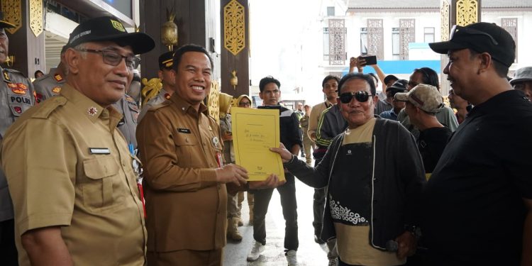 Temui Demonstran, Sekdako Banjarmasin: Kritik Adalah Vitamin Bagi Pemerintahan