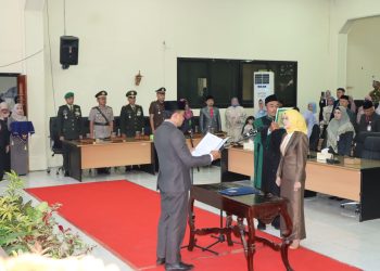 Hadiri Pelantikan PAW Anggota DPRD HST, Ini Harapan Bupati Samsul Rizal