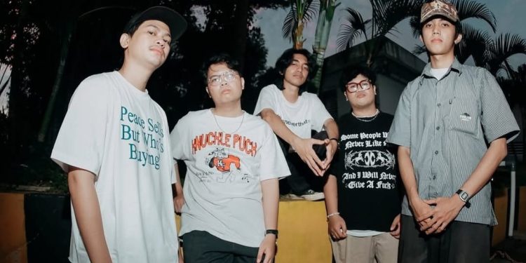 Pendewasaan Secara Materi, Nevra Rilis Single Contrive/Distraction