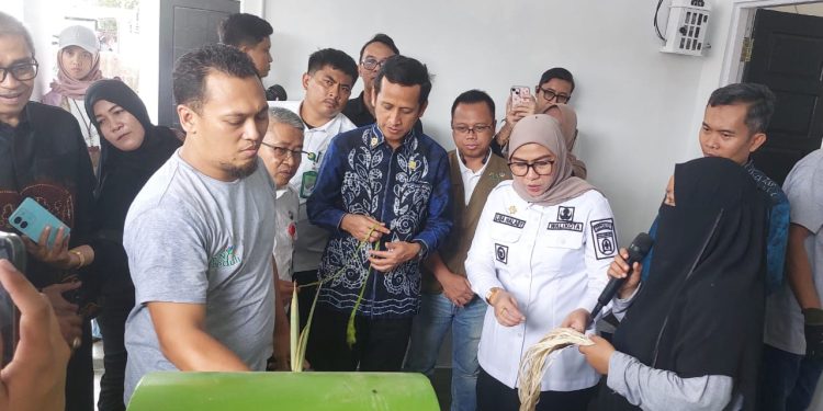 PLN Dukung UMKM Eco Pine Borneo, Dorong Produksi Serat Nanas untuk Ekonomi Hijau