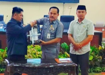 Bupati HST Sampaikan Dua Raperda di Rapat Paripurna DPRD