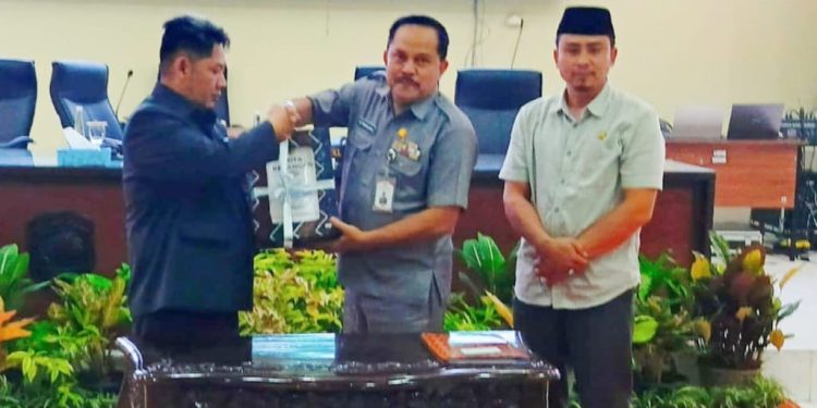 Bupati HST Sampaikan Dua Raperda di Rapat Paripurna DPRD