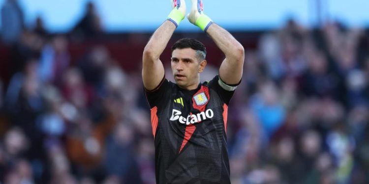 Legenda Dukung Manchester United Gaet Emiliano Martinez, Singgung Kelakuan Minus