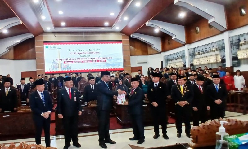 DPRD Kapuas Gelar Rapat Paripurna Sertijab dan Pidato Visi-Misi Bupati-Wakil Bupati Baru