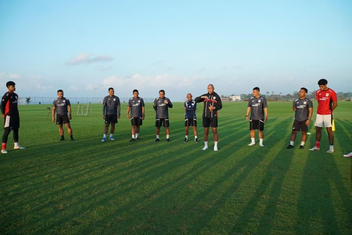 Nova Arianto Beri Pesan Penting untuk Timnas Indonesia U-17 Jelang Piala Kemerdekaan 2025