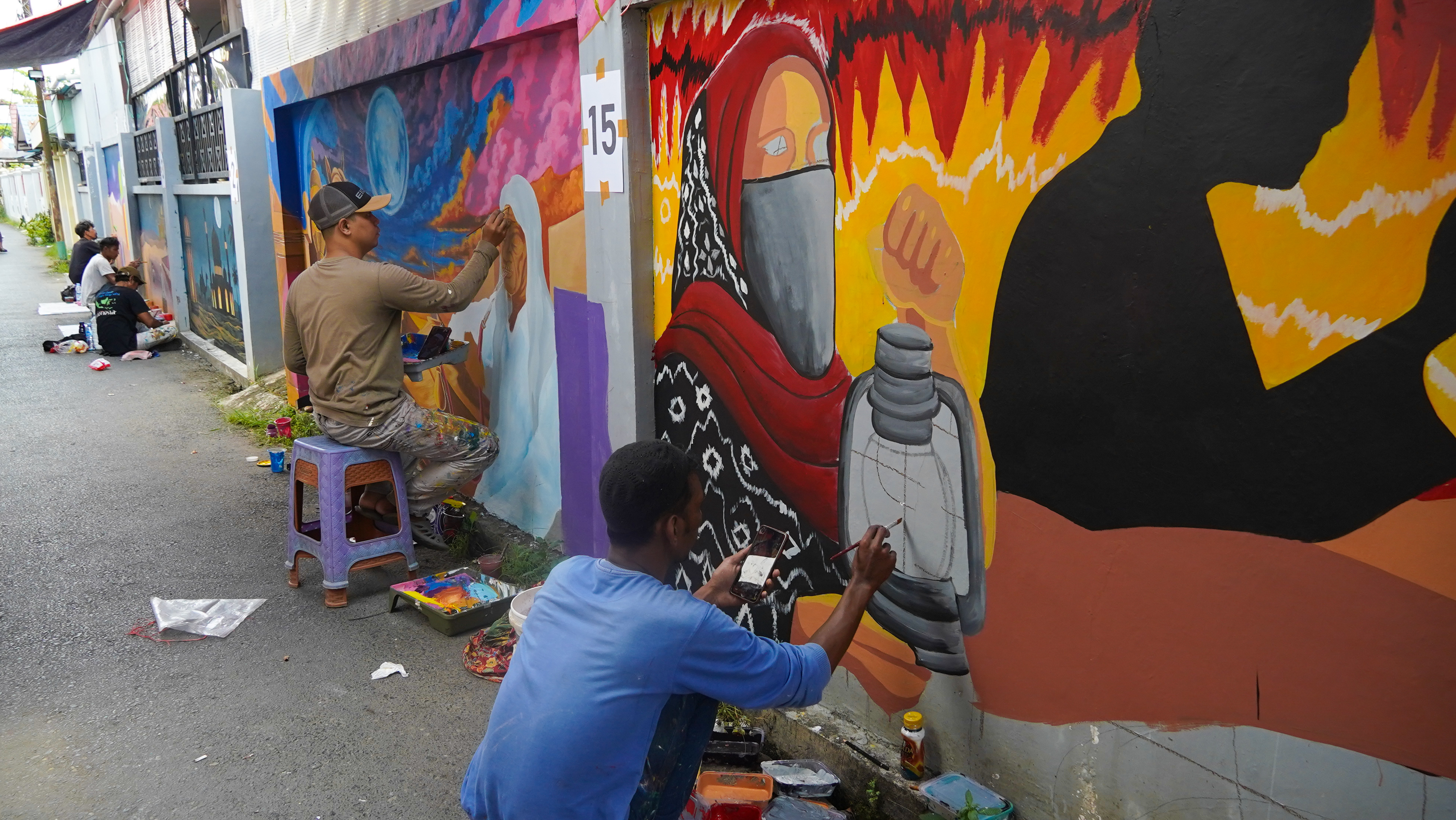 Dinding Kampung Arab Disulap Jadi Kanvas Mural Kreatif