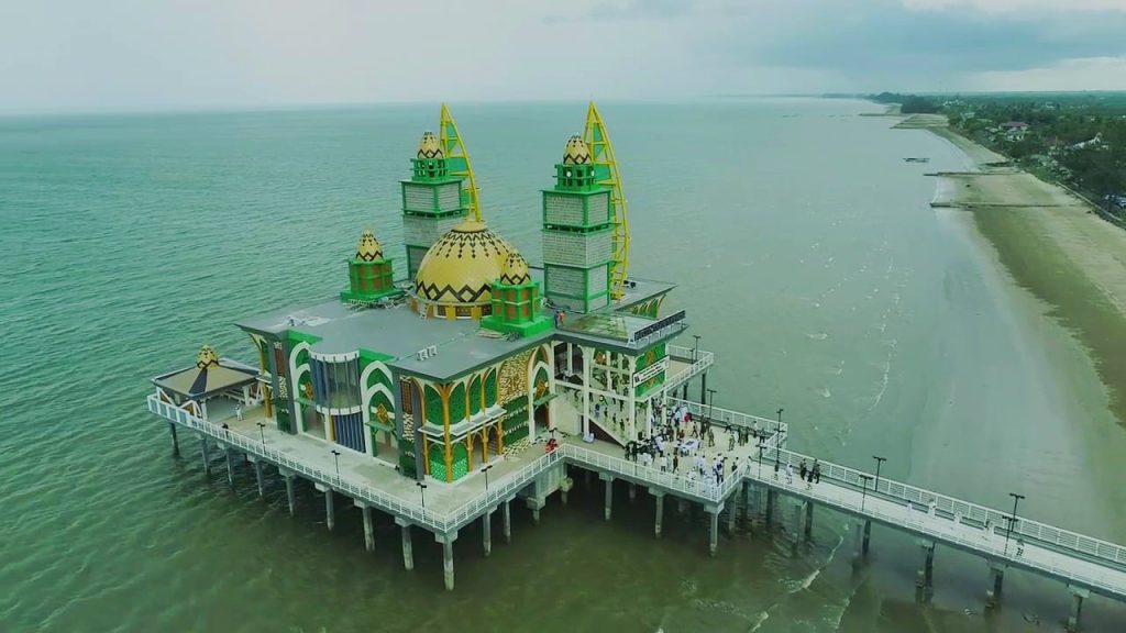 Bupati Andi Rudi Latif Dukung Renovasi Masjid Apung Ziyadatul Abrar