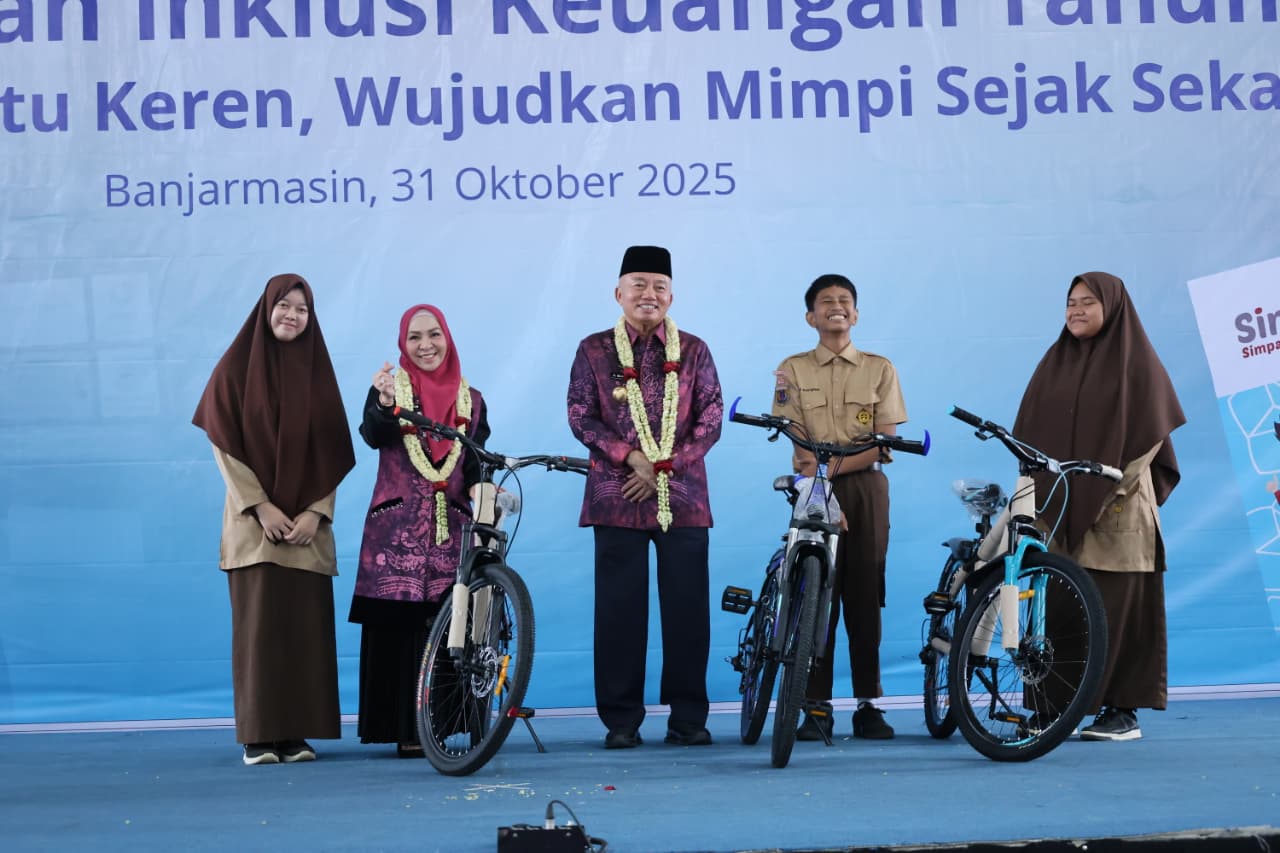 Siswa Ukhuwah Banjarmasin Antusias Menyimak Kisah Inspiratif Gubernur H Muhidin