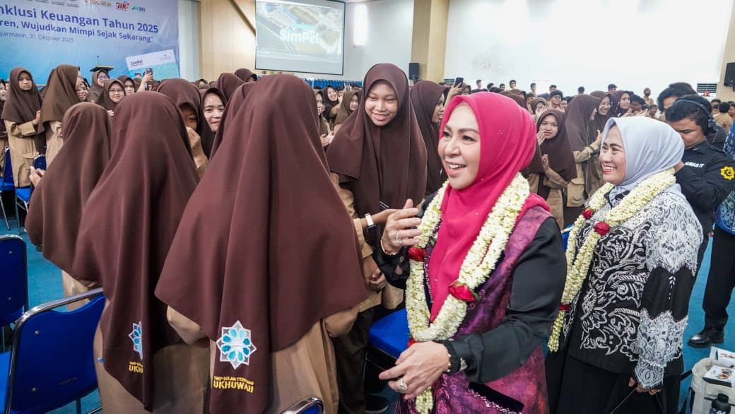 Hj Fathul Jannah Muhidin Berbagi Tips Mengelola Keuangan kepada Ratusan Pelajar