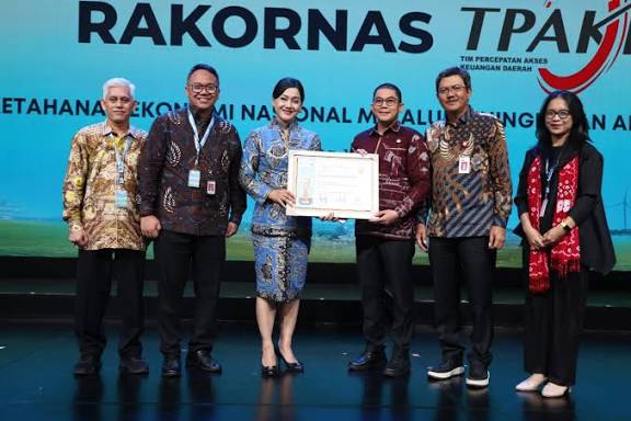 Pemkab Tanah Bumbu Raih Penghargaan TPAKD