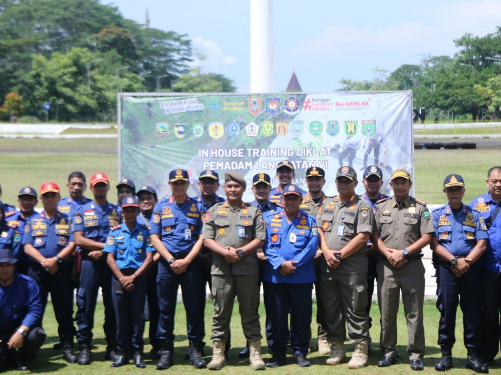 Tanah Bumbu Raih Penghargaan pada Penutupan Inhouse Training Pemadam I Angkatan VI di Kalsel