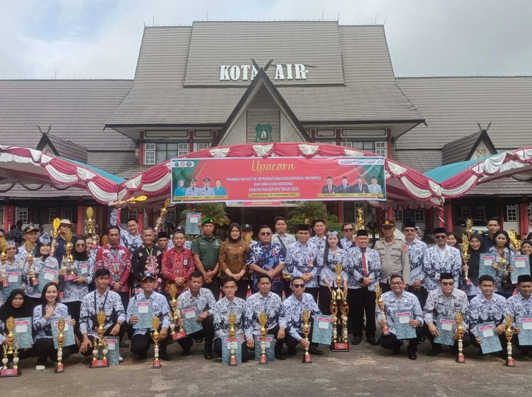 Peringatan HUT PGRI dan HGN 2025 di Kapuas Berlangsung Khidmat, Porsenijar Resmi Ditutup