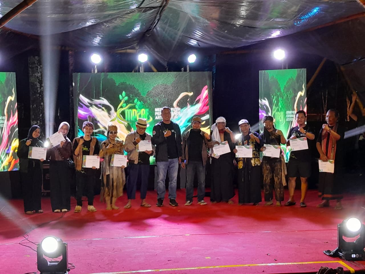 Closing MP2AF: Grebek Kampung di Desa Sebelimbingan dan Tanam Bibit Ulin