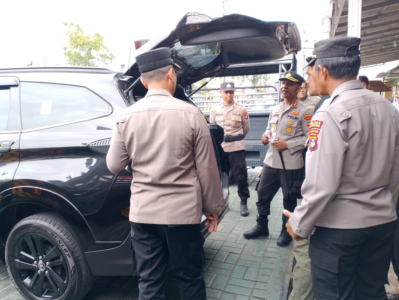 Pastikan Kesiapan Operasional, Kapolres HST Inspeksi Seluruh Kendaraan Dinas