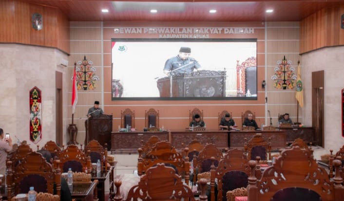 Bupati Kapuas Sampaikan Jawaban atas Pandangan Umum Fraksi DPRD