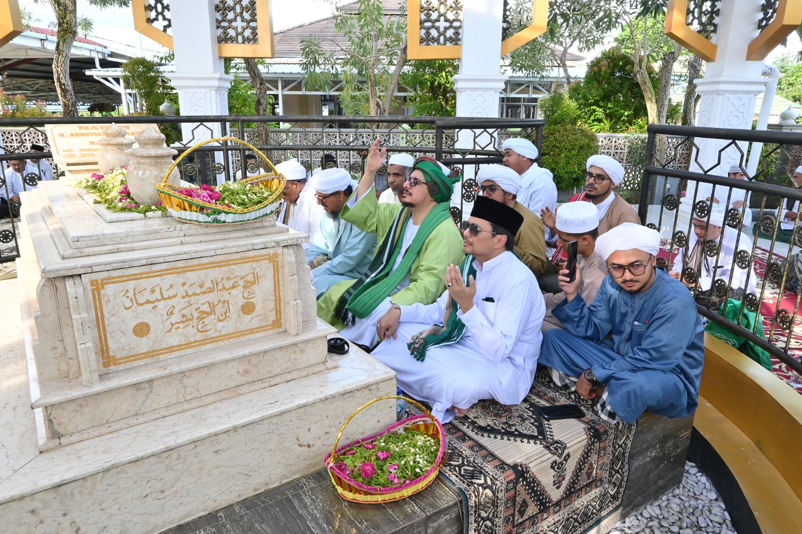 Wagub Kalsel Bersama Habib Muhammad Berziarah ke Makam H Abdusamad Sulaiman
