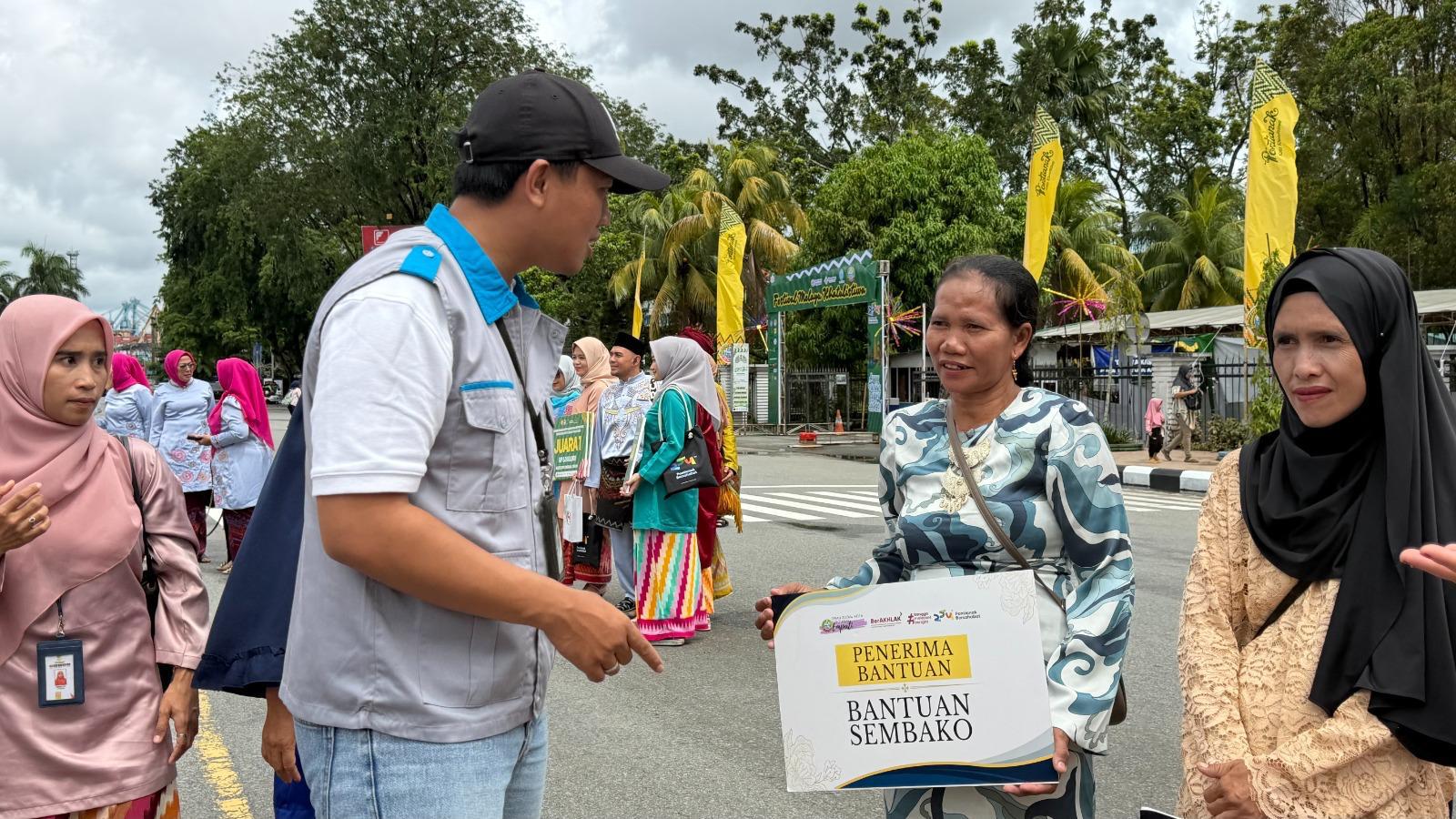 Semangat Sumpah Pemuda, PLN UP2B Kalbar Salurkan Bantuan Sembako di Harjad Ke-254 Kota Pontianak