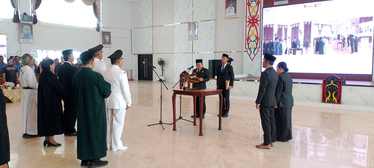 Lantik Pejabat Administrator dan Pengawas, Ini Pesan Bupati Wiyatno