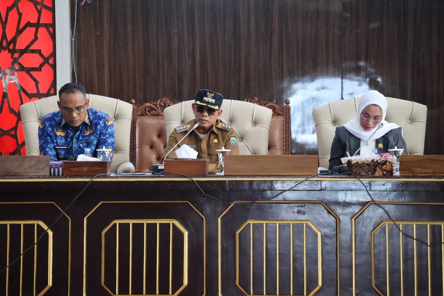 Bupati Kotabaru Hadiri Rapat Mediasi Bersama DPRD dan Masyarakat Pulau Laut Timur