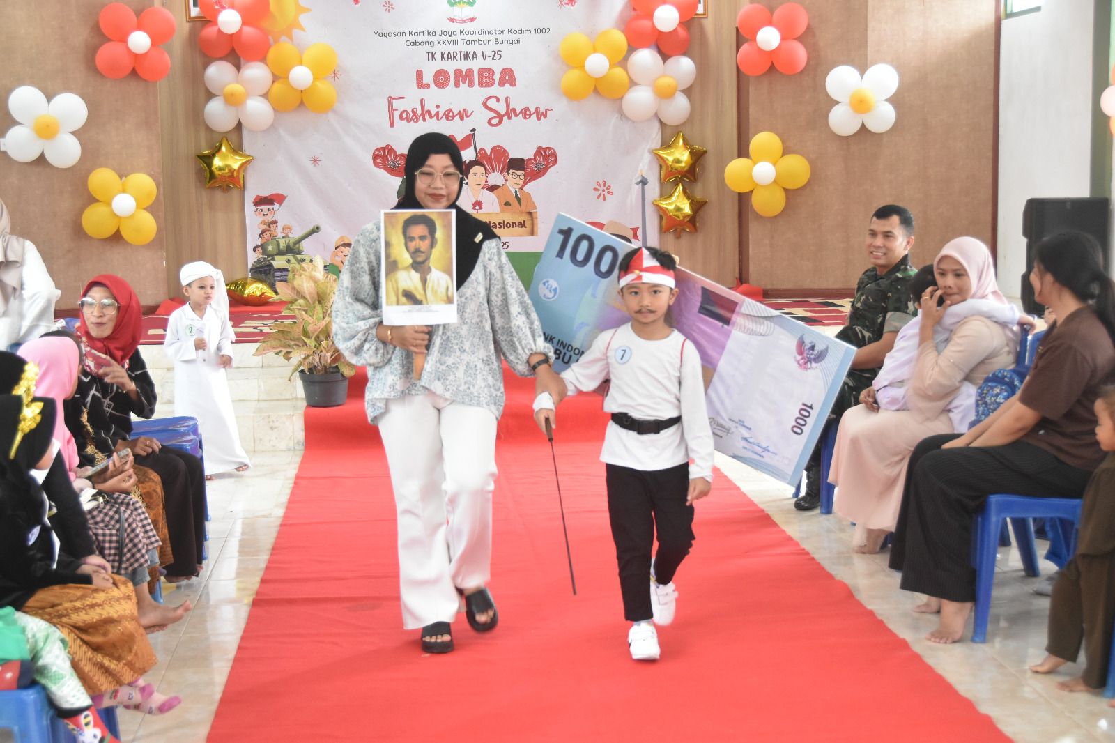 Tingkatkan Kepercayaan Diri Anak, TK Kartika V-25 Barabai Gelar Fashion Show Cosplay