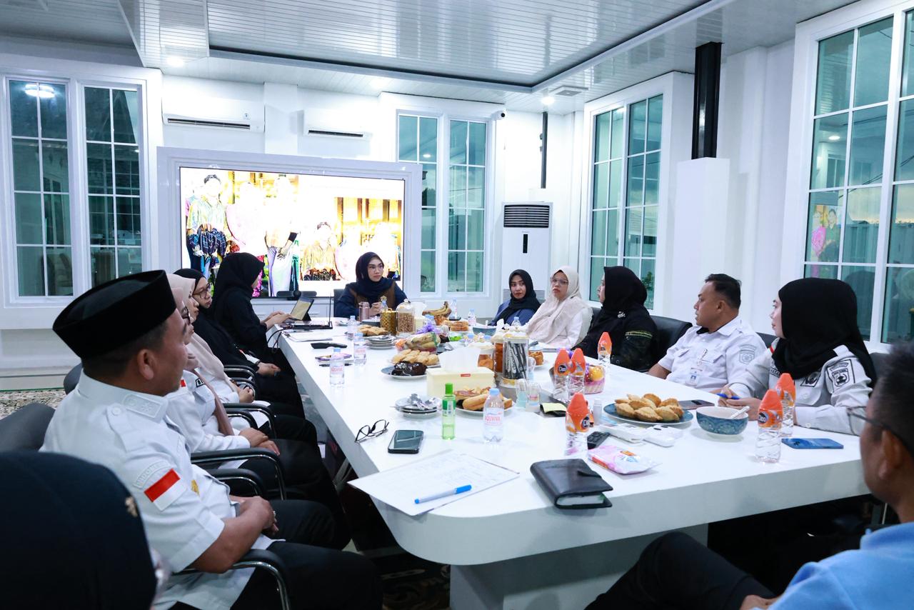 Andi Irmayani Rudi Latif Pimpin Rapat Evaluasi Dekranasda 2025, Permintaan Kain Tenun Mengalami Peningkatan