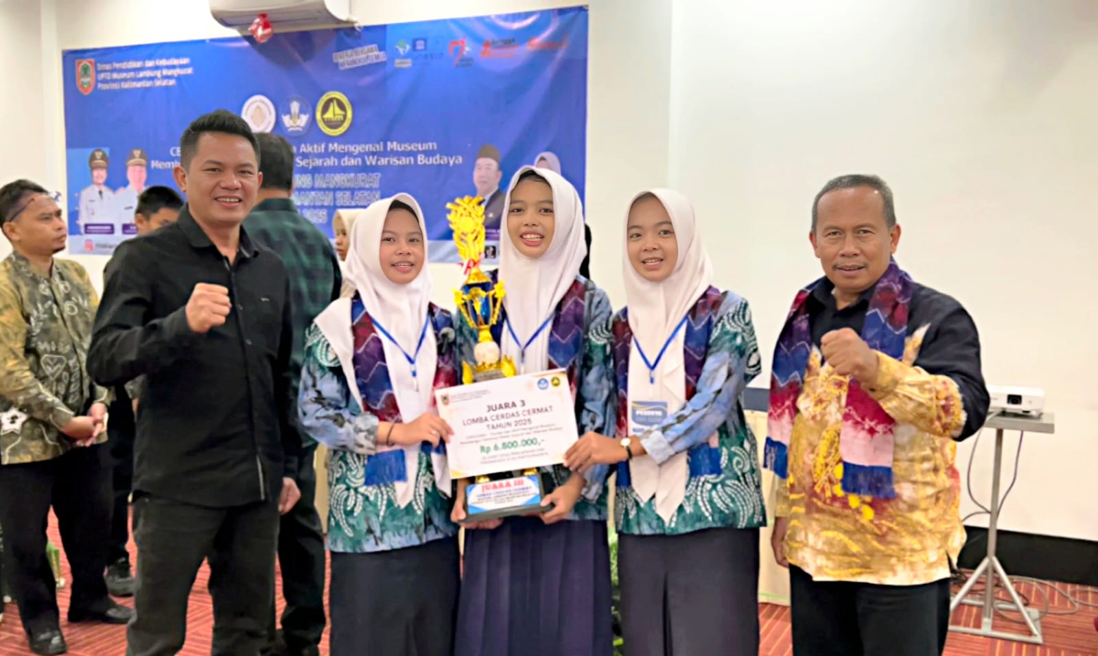 Tiga Siswi SMPN 13 HST Juara 3 Lomba LCCM Tingkat Provinsi Kalsel