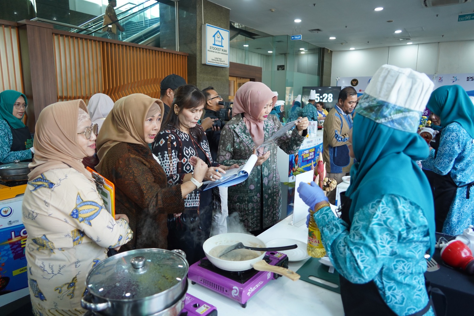 Kuliner Olahan Banua Raih Prestasi di Lomba Masak Serba Ikan Harkannas 2025