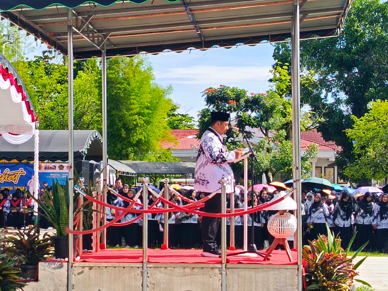 Samsul Rizal Pimpin Upacara Peringatan HUT Ke-80 PGRI di HST