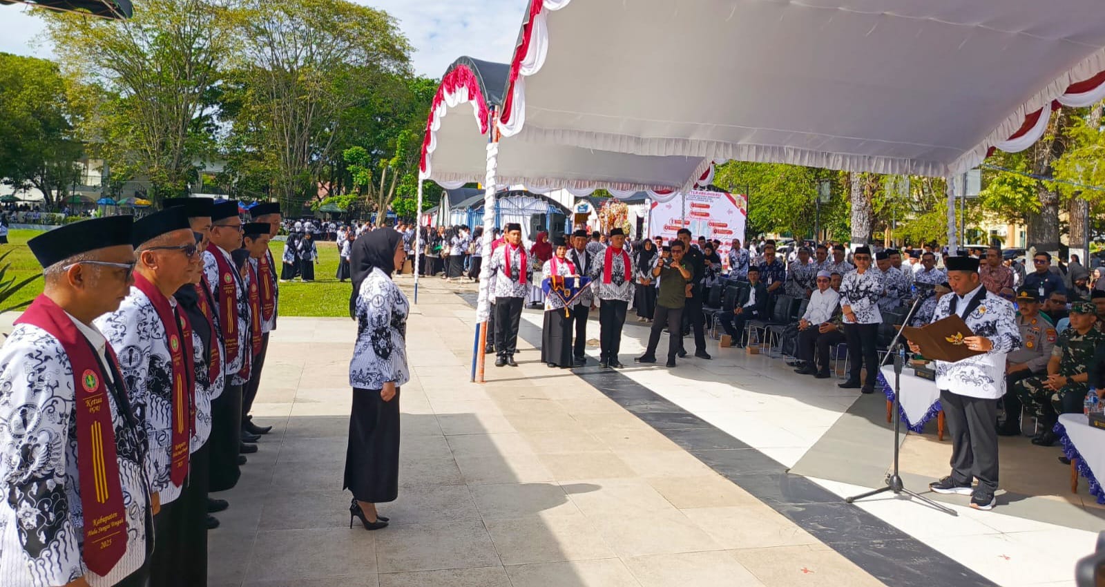 Deni Era Yuliantie Dikukuhkan sebagai Ibunda Guru HST