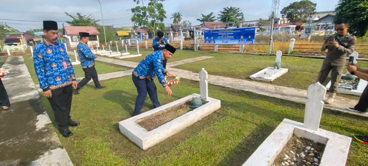 Rangkaian HUT Ke-54 KORPRI, Wabup Kapuas Pimpin Ziarah ke TMP Kencana