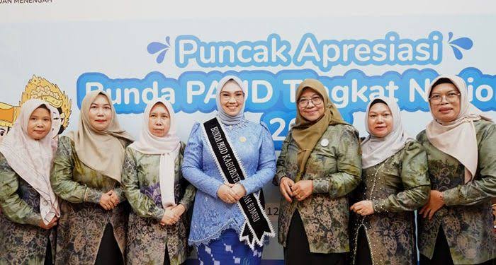 Hadiri Puncak Apresiasi Nasional 2025, Bunda PAUD Tanah Bumbu Dukung Wajib Belajar 1 Tahun Pra-Sekolah