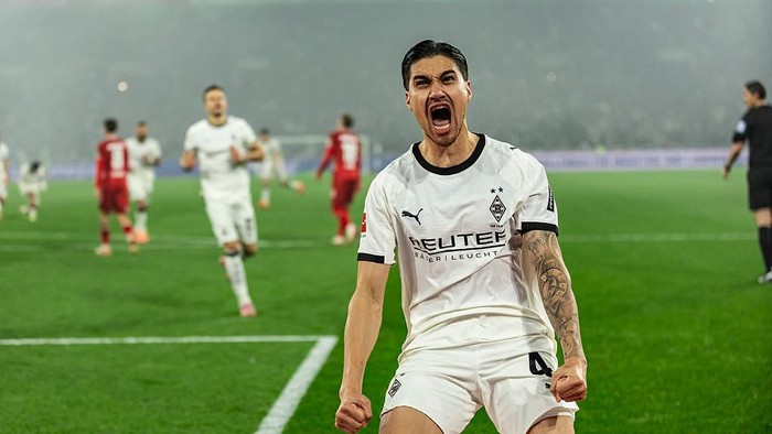 Kevin Diks Cetak Gol Perdana, Gladbach Menang di Partai Derby