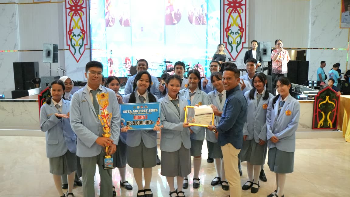 Malam Penganugerahan Kota Air Fest 2025 Meriahkan Ajang Seni Pelajar di Kapuas