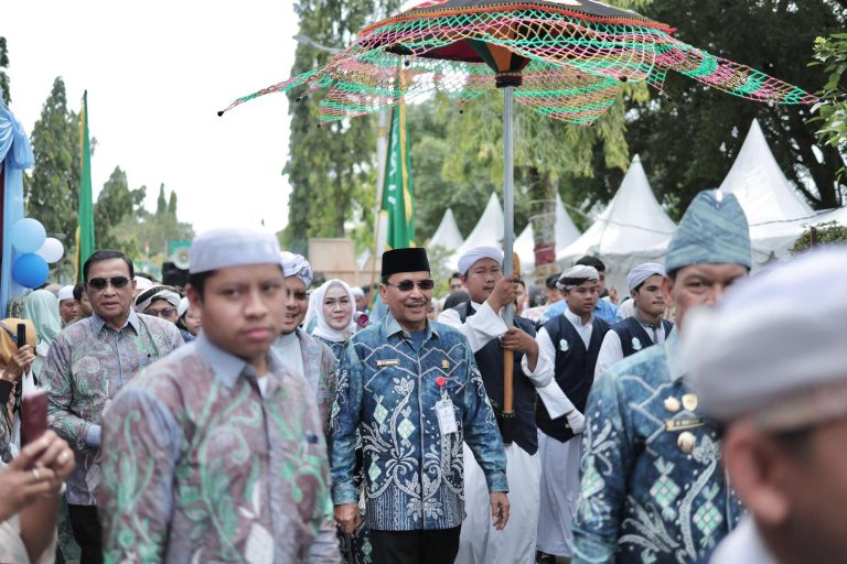 Pimpinan dan Anggota DPRD Kalsel Hadiri Puncak Peringatan Harjad Ke-75 Kabupaten HSS