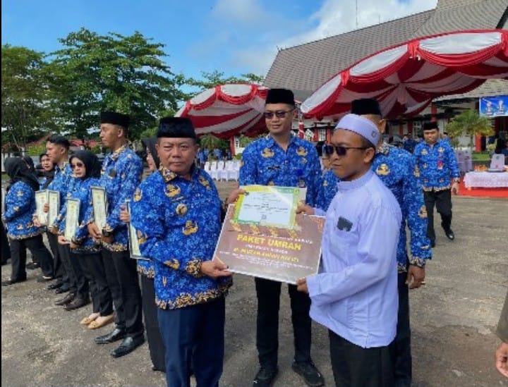 Wiyatno Berikan Penghargaan untuk Pemuda Pemudi Berprestasi