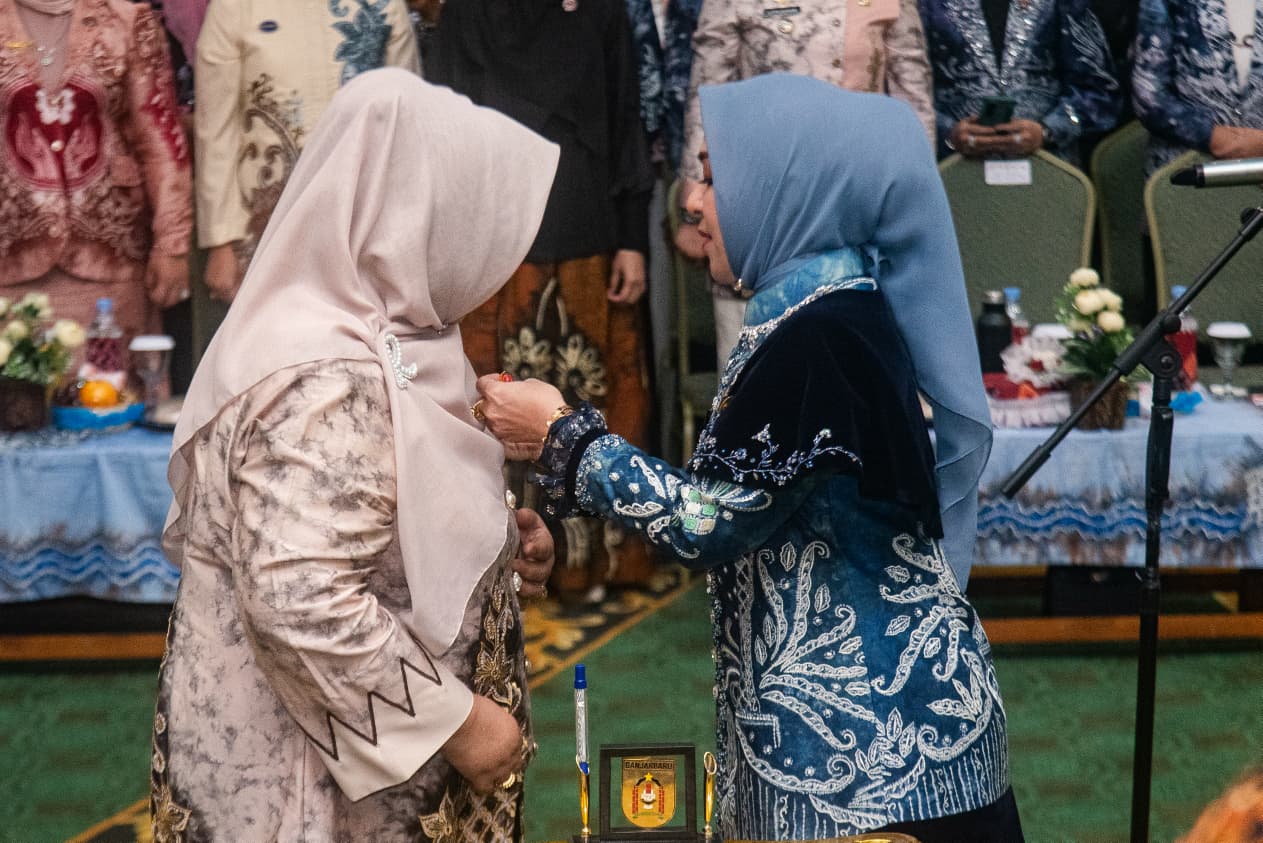 Fathul Jannah Muhidin Lantik Ketua Dekranasda Banjarbaru
