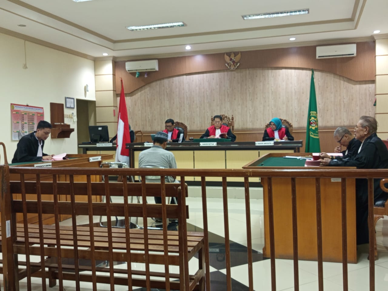 Terdakwa Korupsi di PT Pos Pelaihari Minta Keringanan Hukuman