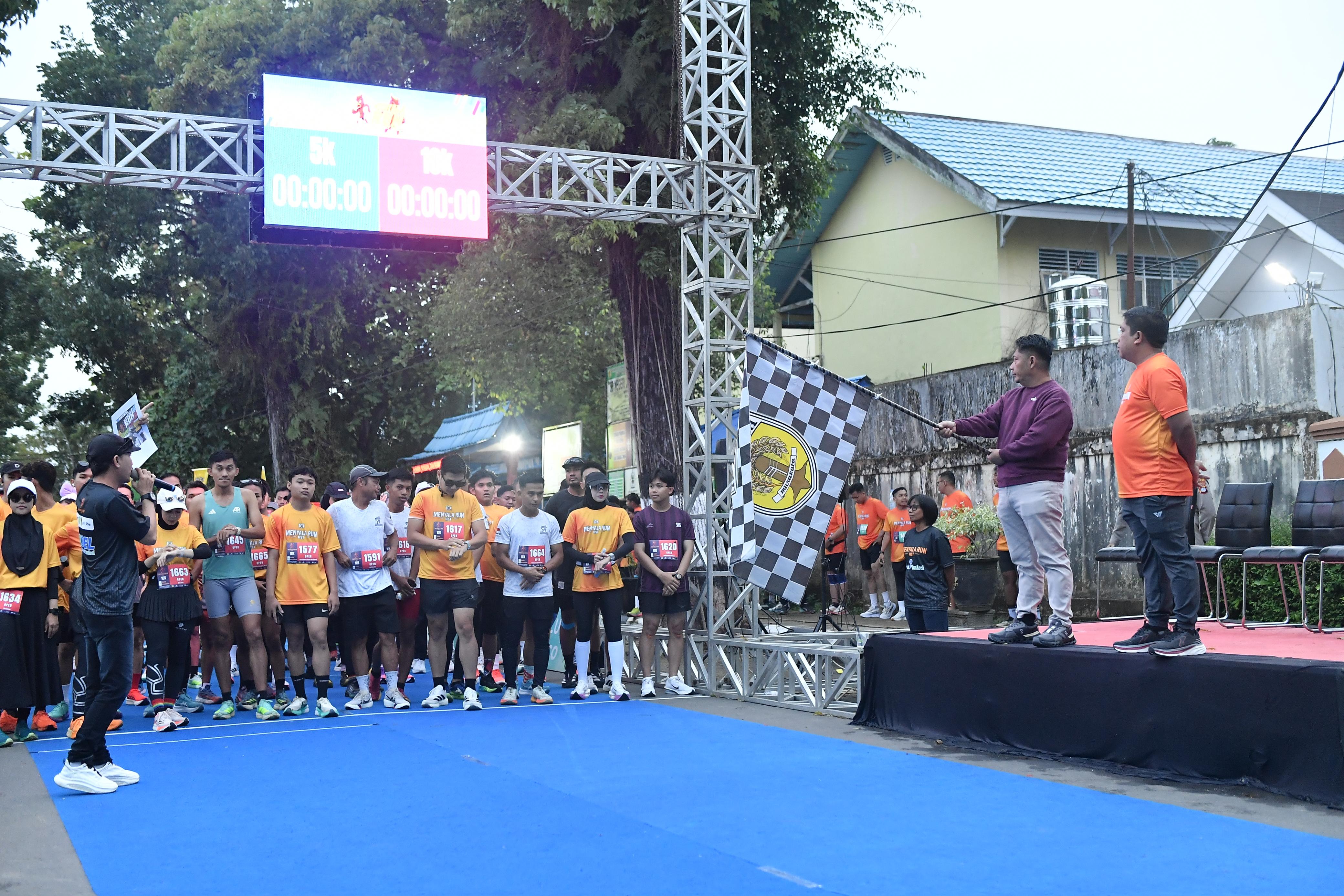 Dilepas Bupati Samsul Rizal, Ribuan Peserta Ikuti Menyala Run HST 2025