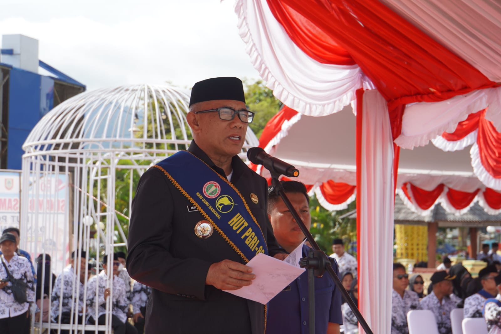 Bupati Kotabaru Pimpin Upacara HUT Ke-80 PGRI dan HGN 2025 Tingkat Kalsel