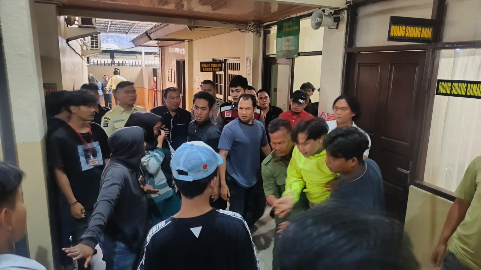 Sule Dituntut 19 Tahun, Keluarga Korban Protes: Harusnya Hukuman Mati!