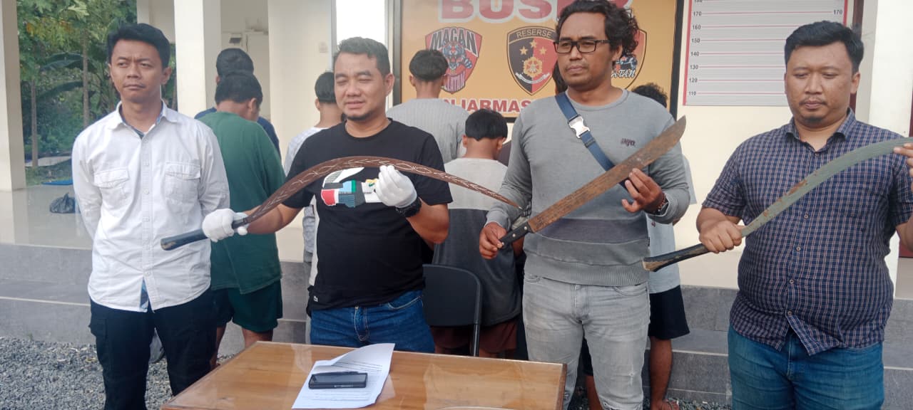 Delapan Remaja Bersajam Keroyok Dua Warga Tembus Mantuil di Kawasan SPBU Jonggol