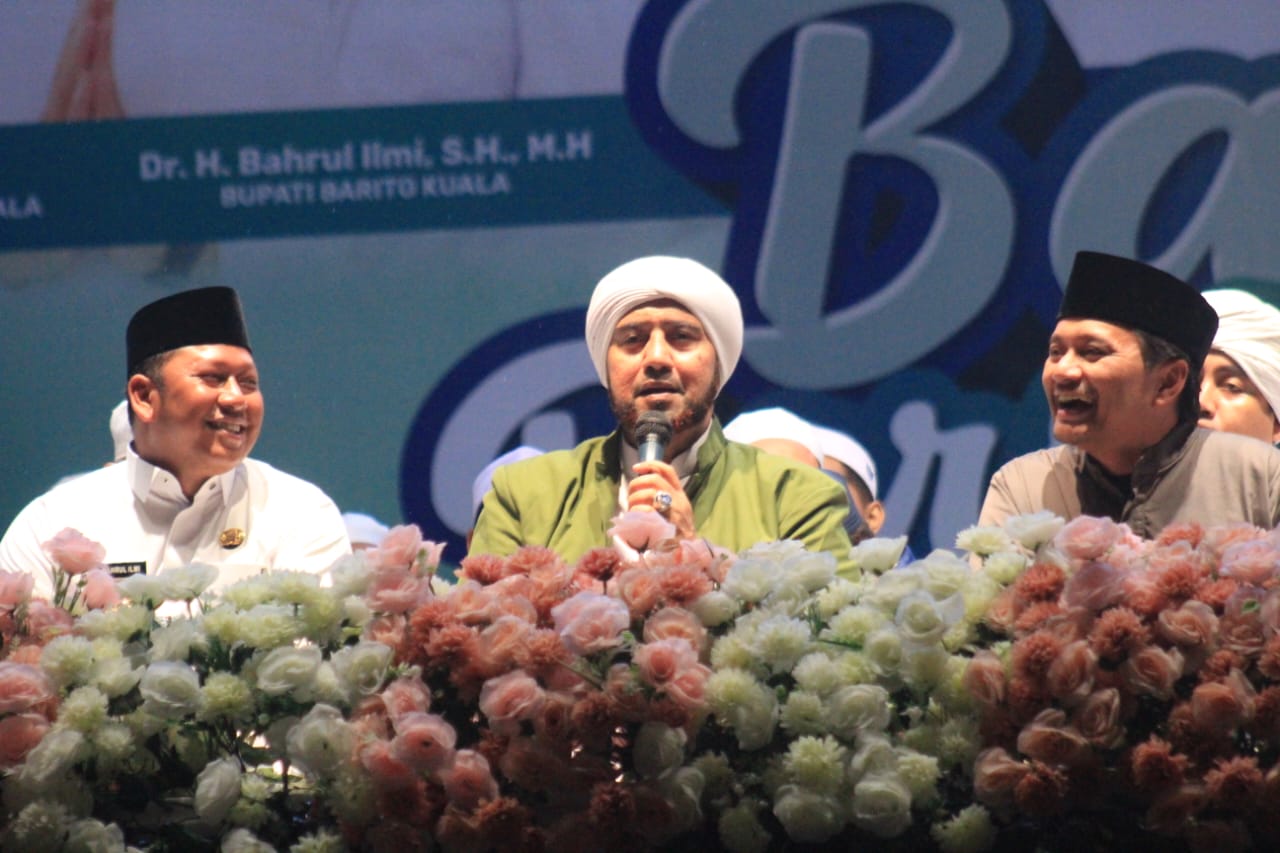Wagub Kalsel dan Masyarakat Batola Bersholawat Bersama Habib Syech