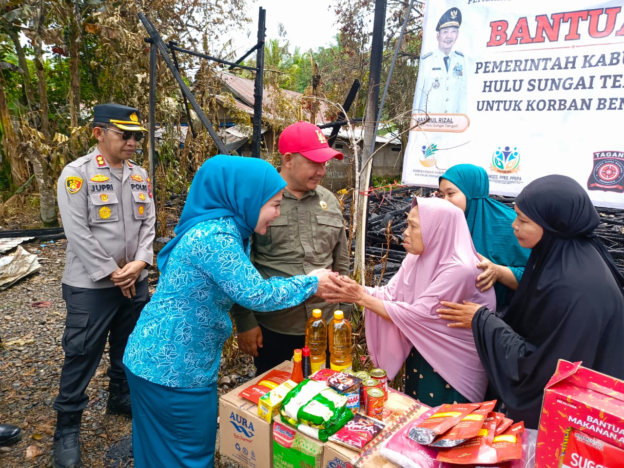 Bupati HST Kunjungi Warga Terdampak Angin Puting Beliung dan Kebakaran