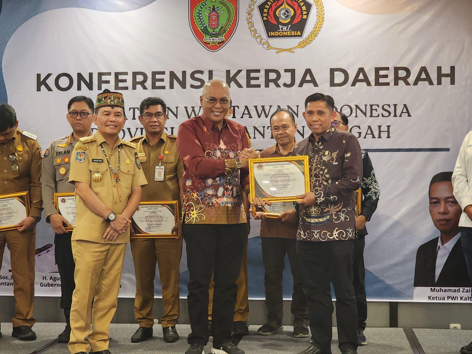 PWI Kalteng Gelar Konferda, PLN UPT Palangkaraya Terima Penghargaan Peduli Pers