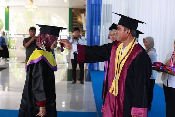 Wisuda Sekolah Lansia Warnai Harganas di Tanah Bumbu