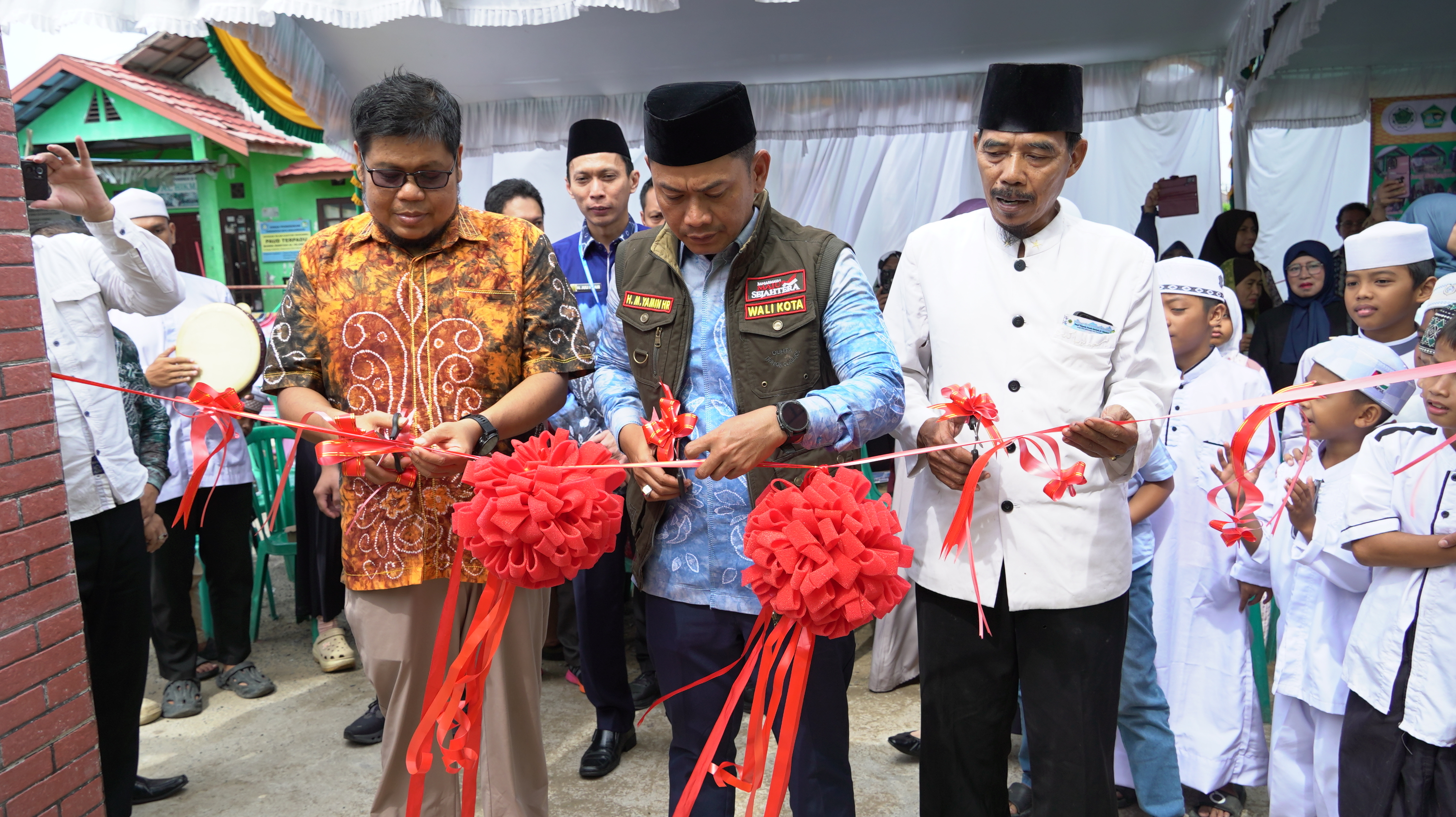Walikota Yamin Resmikan Gedung Belajar YIKAMUZ