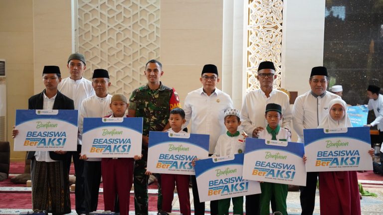 Doa Bersama Sambut Tahun Baru 2026, Bupati Andi Rudi Latif Launching Beasiswa BerAksi dan Salurkan Insentif Guru Ponpes, Guru Ngaji serta Majelis Taklim