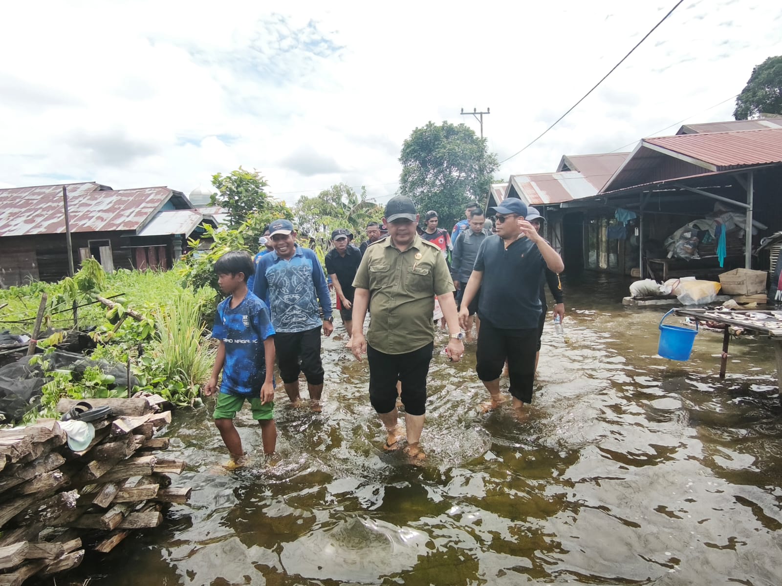 Bupati HST Tinjau Banjir di Desa Kayu Rabah, Serap Aspirasi Warga